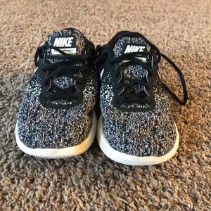 Nike Women’s Flex Contact - Size 9